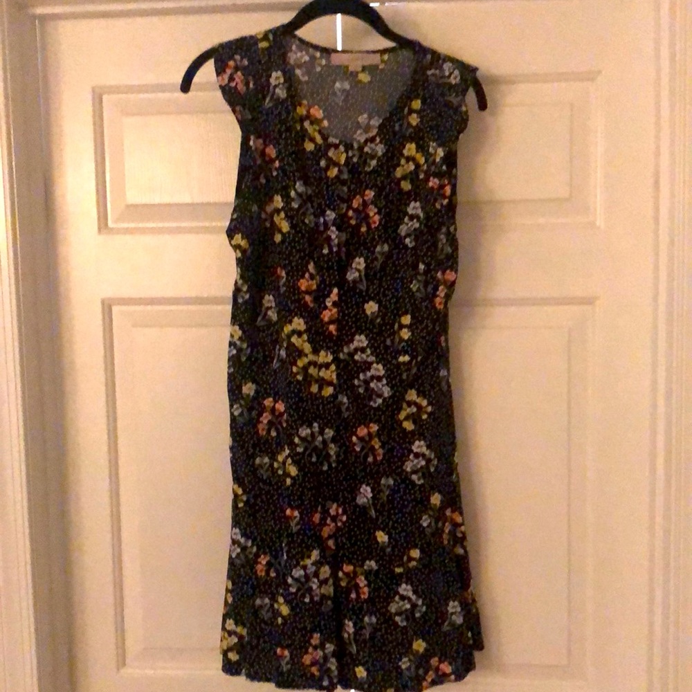 Loft casual dress size 4. Very cute. Just above the knee